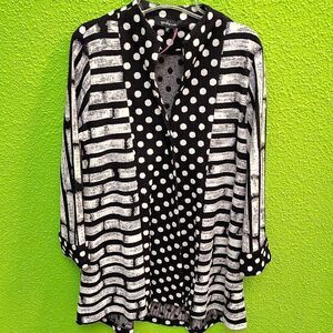 Shi by JOURNEYS Black and White 3/4 Sleeve Blouse with Mandarin Collar